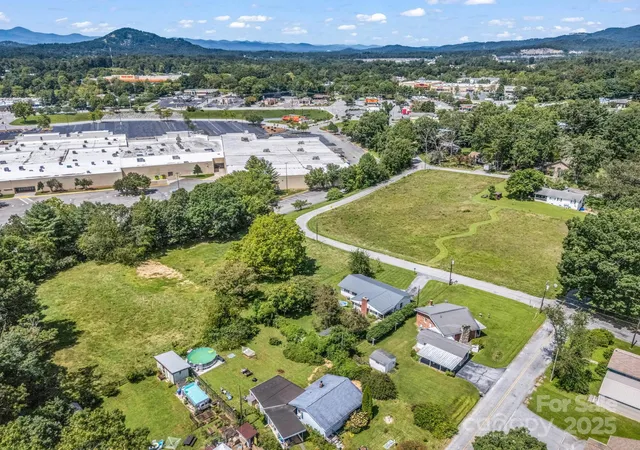 3rd image of 410 Freeman St, Hendersonville, NC 28792 | MLS# 4293489