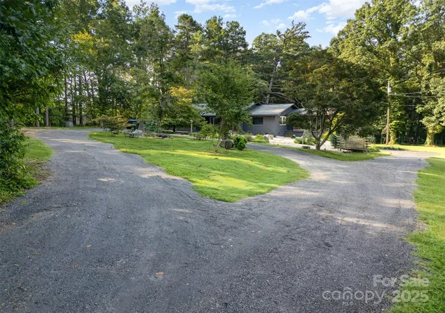 3rd image of 1932 Slater Rd, Charlotte, NC 28216 | MLS# 4293590
