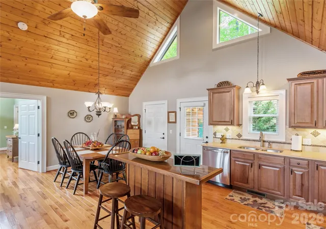 5th image of 370 Appaloosa Trl, Burnsville, NC 28714 | MLS# 4293891