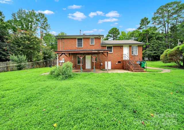 3rd image of 5300 Grafton Dr, Charlotte, NC 28215 | MLS# 4294814