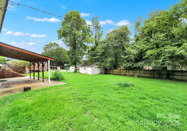 4th image of 5300 Grafton Dr, Charlotte, NC 28215 | MLS# 4294814