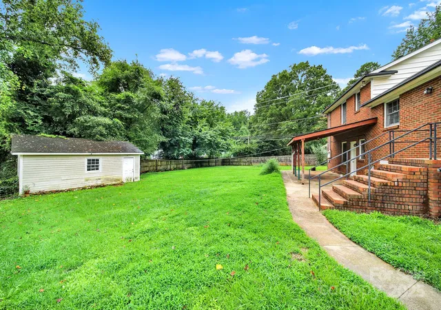 5th image of 5300 Grafton Dr, Charlotte, NC 28215 | MLS# 4294814