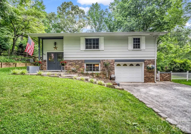 Homes for sale in Brevard, NC | 66 Barberry Heights Dr, Brevard, NC 28712 | MLS# 4294855