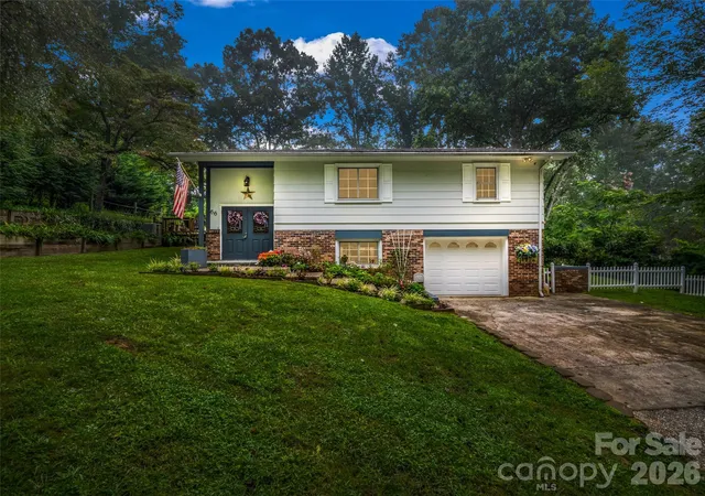 Homes for sale in Brevard, NC | 66 Barberry Heights Dr, Brevard, NC 28712 | MLS# 4294855