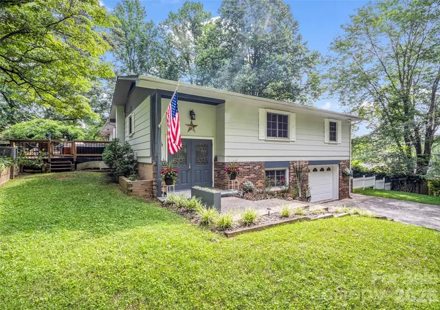 Homes for sale in Brevard, NC | 66 Barberry Heights Dr, Brevard, NC 28712 | MLS# 4294855