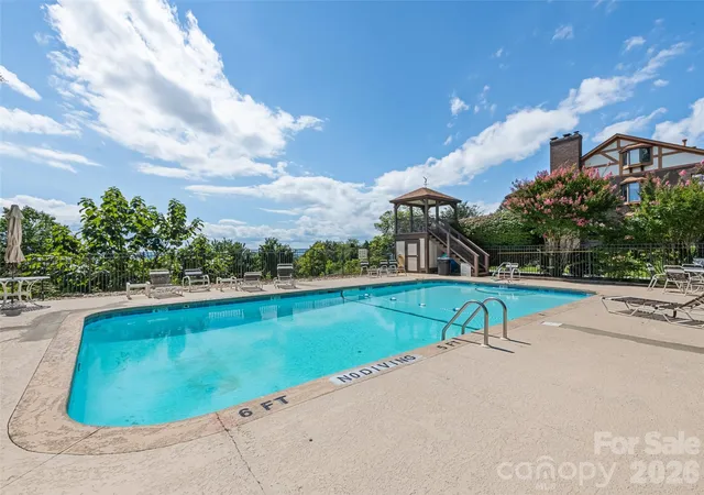 Listing Photo 2 - Condo for sale in building located at 602 Fleetwood Plz, Hendersonville, NC 28739 - Unit #