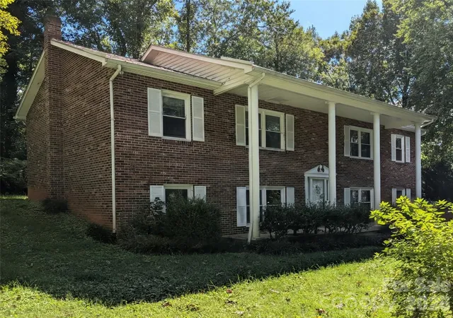 Photo 1 of Single family home for sale at 3065 Woodstream Dr, Valdese, NC 28690 | MLS# 4295069 | Listing updated on 2026-10-08