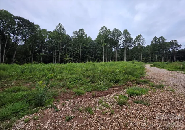 Photo 4 of Sale Pending at 274 Deerchase Cir, Statesville, NC 28625 | MLS# 4295203 | Listing updated on 2026-10-04