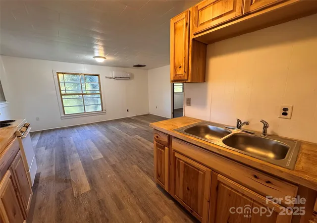 Photo 3 of Single family home for sale at 84 Pelohi Cvs Rd, Bryson City, NC 28713 | MLS# 4295902 | Listing updated on 2026-09-21