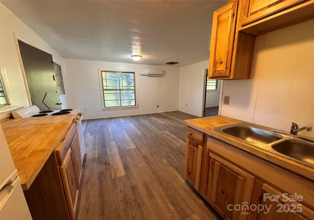 Photo 4 of Single family home for sale at 84 Pelohi Cvs Rd, Bryson City, NC 28713 | MLS# 4295902 | Listing updated on 2026-09-21
