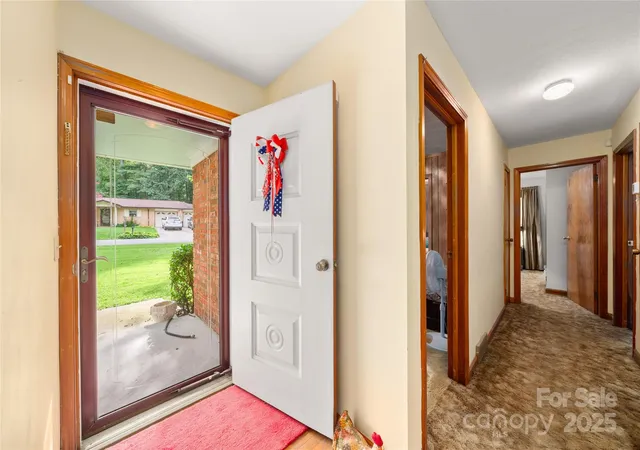 5th image of 335 Lake Circle Dr, Hendersonville, NC 28792 | MLS# 4295963