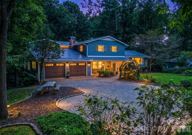 Photo 2 of Single family home for sale at 135 Dogwood Dr, Brevard, NC 28712 | MLS# 4296254 | Listing updated on 2026-08-01