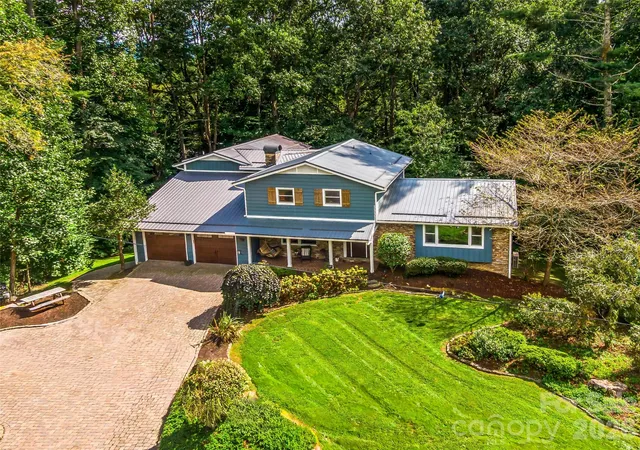 Photo 3 of Single family home for sale at 135 Dogwood Dr, Brevard, NC 28712 | MLS# 4296254 | Listing updated on 2026-08-01