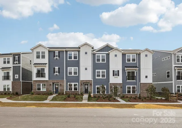 Photo 1 of Sale Pending at 131 Kona Ln, Fort Mill, SC 29708 | MLS# 4296671 | Listing updated on 2026-09-05