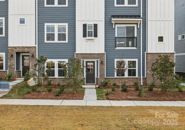 Photo 2 of Sale Pending at 131 Kona Ln, Fort Mill, SC 29708 | MLS# 4296671 | Listing updated on 2026-09-05