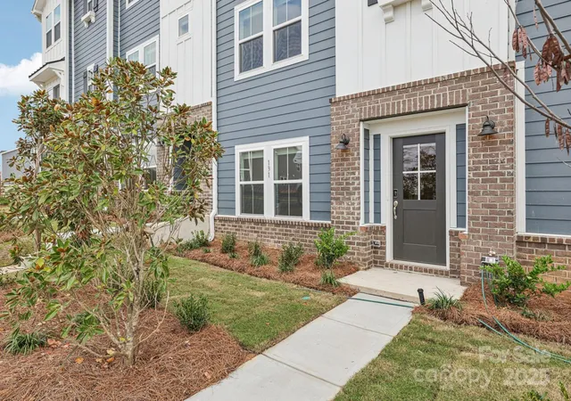 Photo 3 of Sale Pending at 131 Kona Ln, Fort Mill, SC 29708 | MLS# 4296671 | Listing updated on 2026-09-05