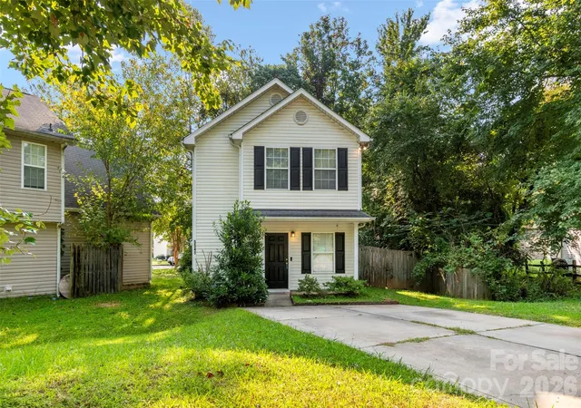3rd image of 5541 Peachwood Dr, Charlotte, NC 28216 | MLS# 4297372