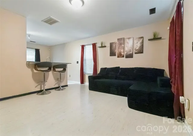 4th image of 5541 Peachwood Dr, Charlotte, NC 28216 | MLS# 4297372