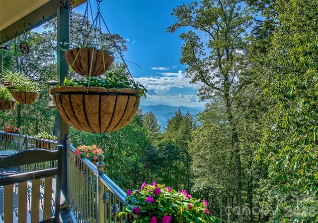 Homes for sale in Spruce Pine, NC | 1024 Arrowhead Ridge Rd, Spruce Pine, NC 28777 | MLS# 4297585
