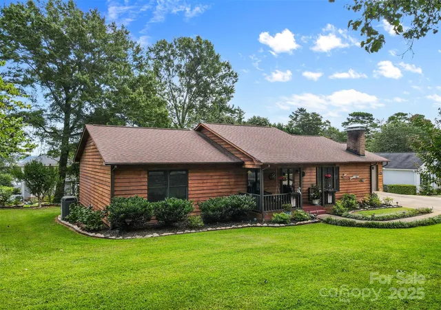 3rd image of 4920 Surfwood Dr, Sherrills Ford, NC 28673 | MLS# 4297659