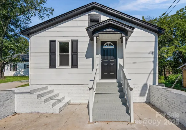 Photo 3 of Single Family Residence at 403 Julius Chambers Ave, Mount Gilead, NC 27306 | MLS# 4298336 | | Sold on 2026-01-22
