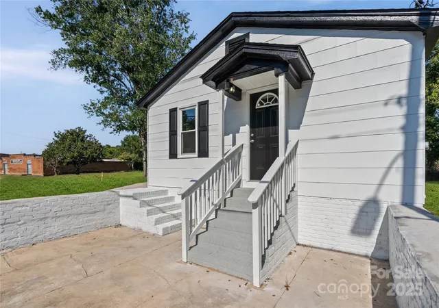 Photo 4 of Single Family Residence at 403 Julius Chambers Ave, Mount Gilead, NC 27306 | MLS# 4298336 | | Sold on 2026-01-22