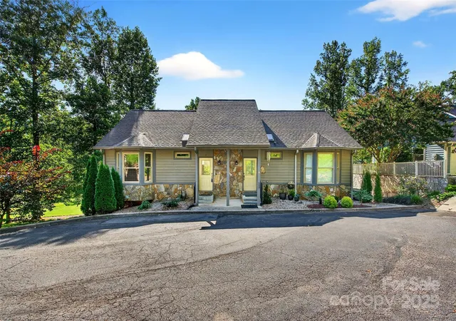 Photo 2 of Townhouse for sale at 307 #7 Blue Ridge Dr S, Marion, NC 28752 | MLS# 4298364 | Listing updated on 2025-10-02