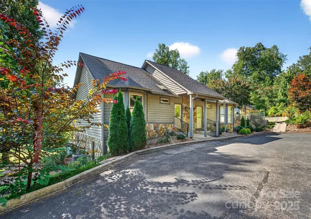 Photo 4 of Townhouse for sale at 307 #7 Blue Ridge Dr S, Marion, NC 28752 | MLS# 4298364 | Listing updated on 2025-10-02