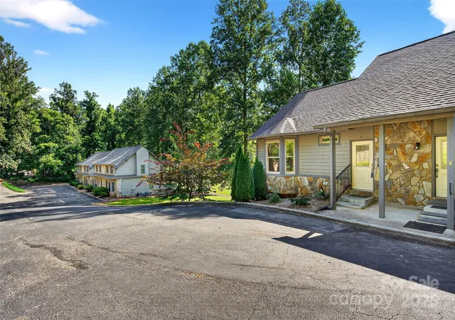 Photo 5 of Townhouse for sale at 307 #7 Blue Ridge Dr S, Marion, NC 28752 | MLS# 4298364 | Listing updated on 2025-10-02