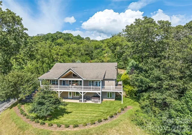 Photo 1 of Single family home for sale at 140 Debbie Loop, Waynesville, NC 28786 | MLS# 4298832 | Listing updated on 2026-05-13