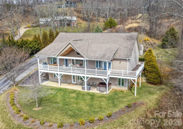 Photo 2 of Single family home for sale at 140 Debbie Loop, Waynesville, NC 28786 | MLS# 4298832 | Listing updated on 2026-05-13