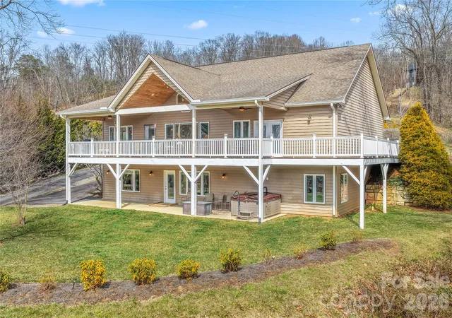 Photo 3 of Single family home for sale at 140 Debbie Loop, Waynesville, NC 28786 | MLS# 4298832 | Listing updated on 2026-05-13