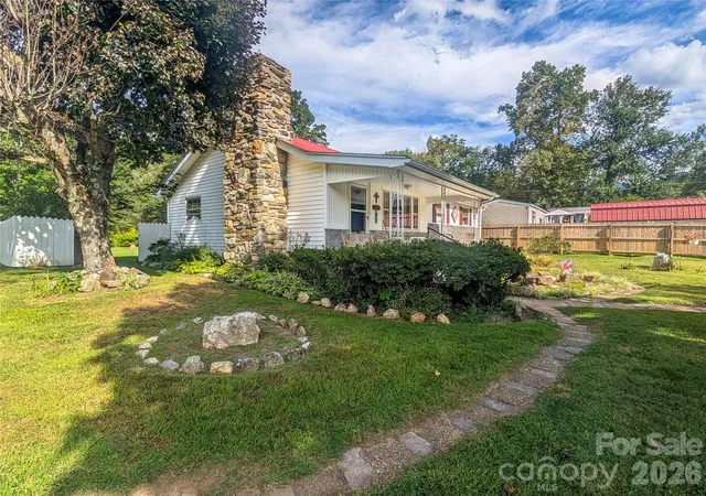 Photo 1 of Single family home for sale at 165 Cattail Crk Rd, Burnsville, NC 28714 | MLS# 4298888 | Listing updated on 2026-10-01