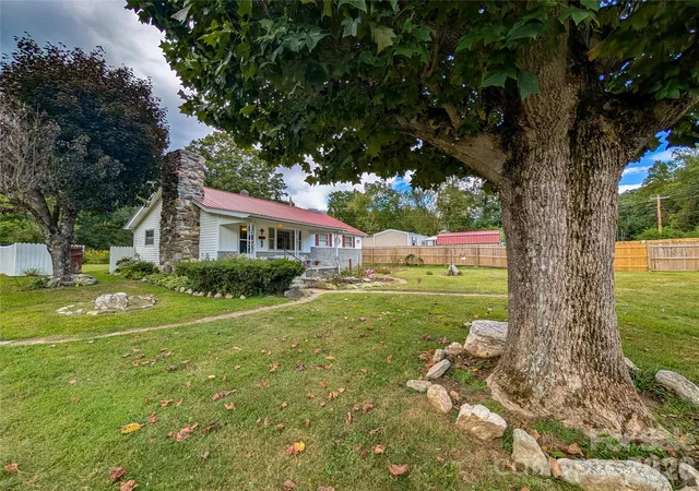 Photo 2 of Single family home for sale at 165 Cattail Crk Rd, Burnsville, NC 28714 | MLS# 4298888 | Listing updated on 2026-10-01