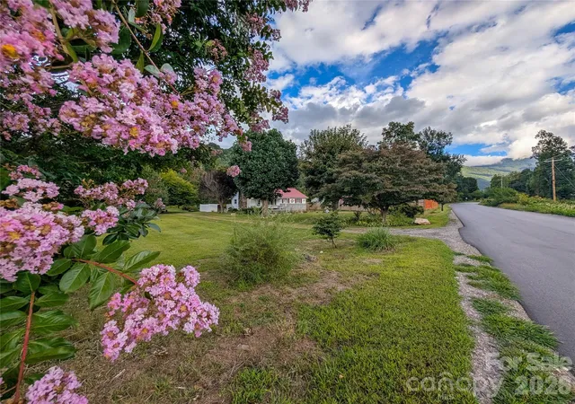 Photo 3 of Single family home for sale at 165 Cattail Crk Rd, Burnsville, NC 28714 | MLS# 4298888 | Listing updated on 2026-10-01