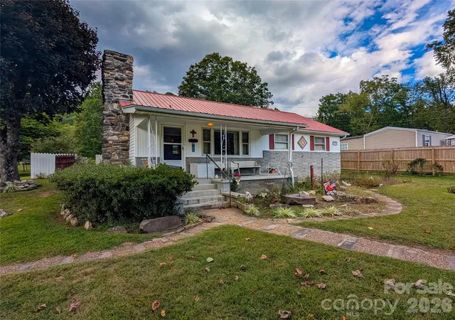 Photo 3 of Single family home for sale at 165 Cattail Crk Rd, Burnsville, NC 28714 | MLS# 4298888 | Listing updated on 2026-10-01