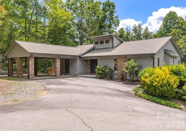 Homes for sale in Black Mountain, NC | 452 Cragmont Rd, Black Mountain, NC 28711 | MLS# 4299091
