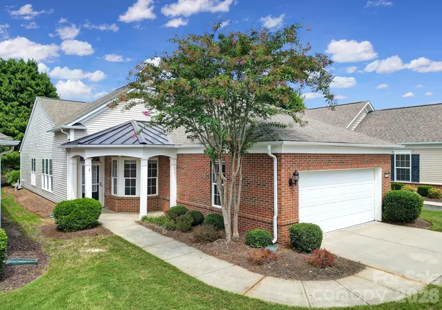 Photo 1 of Single family home for sale at 5018 Grandview Dr, Fort Mill, SC 29707 | MLS# 4299225 | Listing updated on 2026-08-30