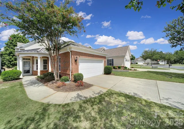Photo 2 of Single family home for sale at 5018 Grandview Dr, Fort Mill, SC 29707 | MLS# 4299225 | Listing updated on 2026-08-30