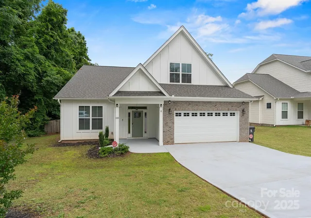 Photo 1 of Single family home for sale at 100 Holly Dr, Duncan, SC 29334 | MLS# 4299631 | Listing updated on 2026-09-17