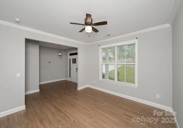 Photo 2 of Single family home for sale at 100 Holly Dr, Duncan, SC 29334 | MLS# 4299631 | Listing updated on 2026-09-17