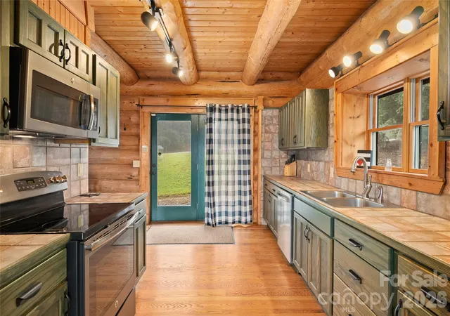 Photo 3 of Single family home for sale at 352 Arbra Mountain Way, Bostic, NC 28018 | MLS# 4299773 | Listing updated on 2026-08-25