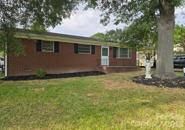 Photo 1 of Single family home for sale at 2218 W 5th Ave, Gastonia, NC 28052 | MLS# 4300007 | Listing updated on 2026-10-07