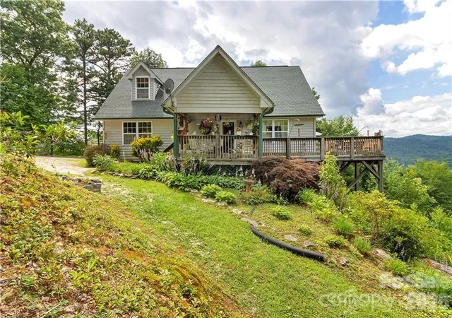 Photo 4 of Single family home for sale at 612 Old Home Pl Rd, Tuckasegee, NC 28783 | MLS# 4300096 | Listing updated on 2026-08-26