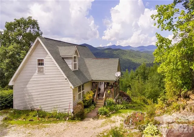 Photo 5 of Single family home for sale at 612 Old Home Pl Rd, Tuckasegee, NC 28783 | MLS# 4300096 | Listing updated on 2026-08-26
