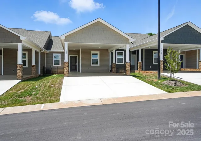Photo 2 of Townhouse for sale at 1524 29th Street Se, Hickory, NC 28602 | MLS# 4300386 | Listing updated on 2026-10-09