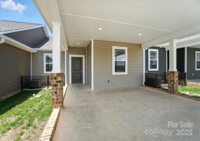 Photo 3 of Townhouse for sale at 1524 29th Street SE, Hickory, NC 28602 | MLS# 4300386 | Listing updated on 2026-10-29