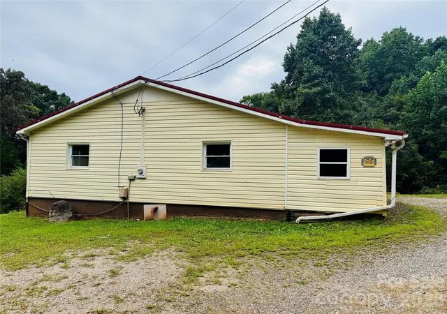 Photo 3 of Single family home for sale at 126 Penguin Ln, Statesville, NC 28625 | MLS# 4300681 | Listing updated on 2026-09-15
