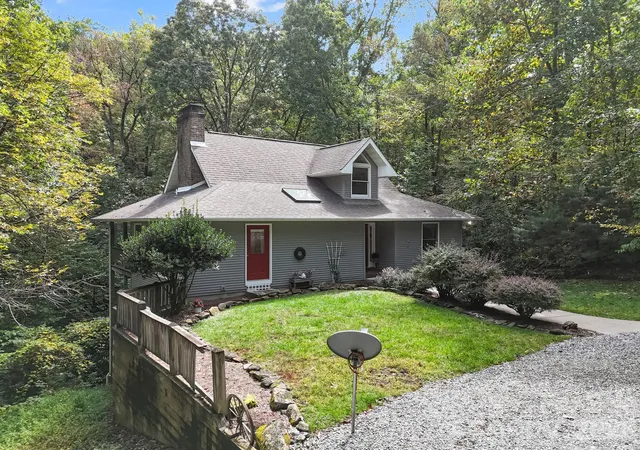 39th image of 142 Winterview Trl, Hendersonville, NC 28739 | MLS# 4300750