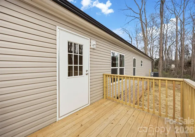 Photo 3 of Single family home for sale at 138 Key W Ln, Mooresville, NC 28115 | MLS# 4301008 | Listing updated on 2026-10-07